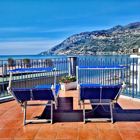 Apartament A Terrace On The Sea Maiori Zewnętrze zdjęcie